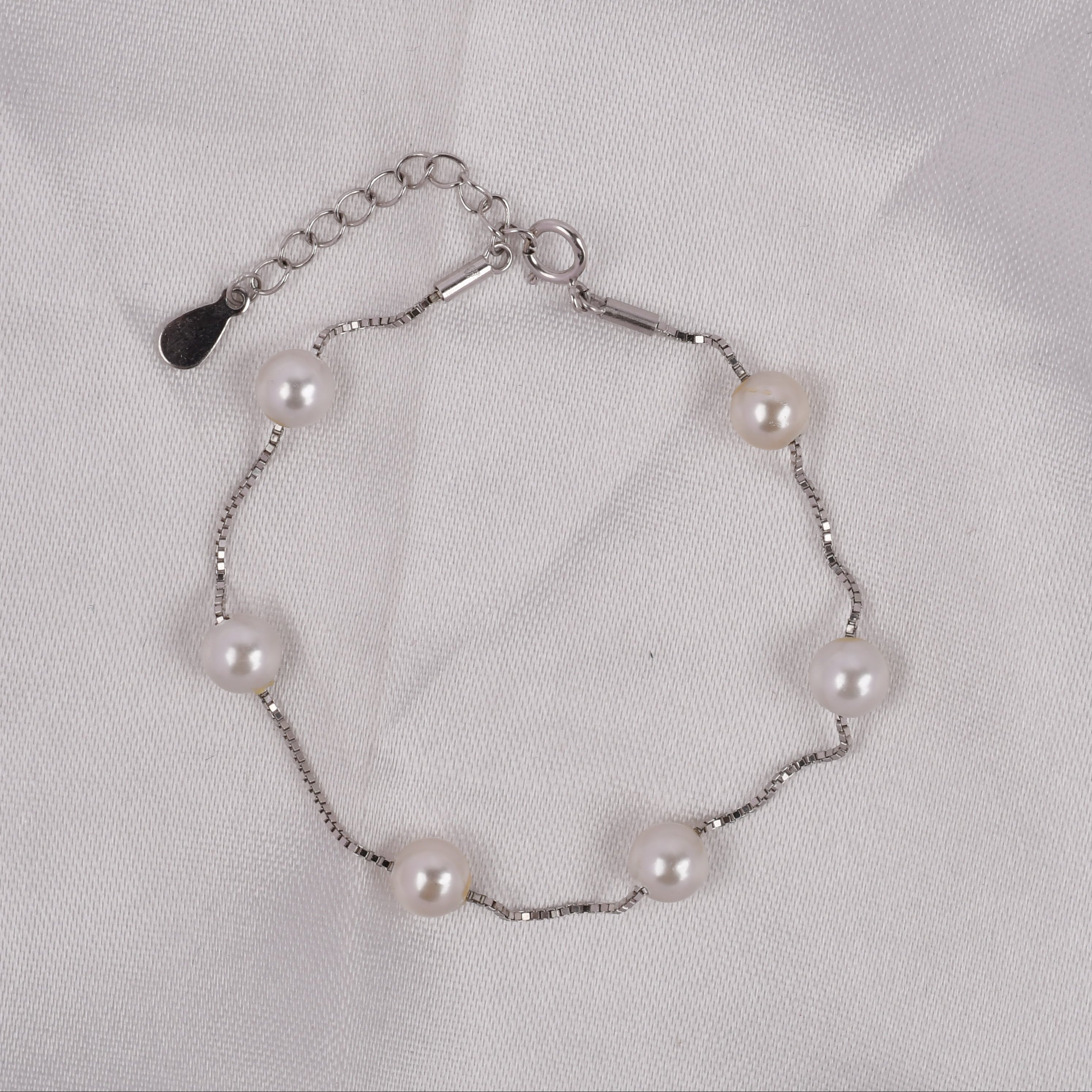 Single Line Pearl Bracelet