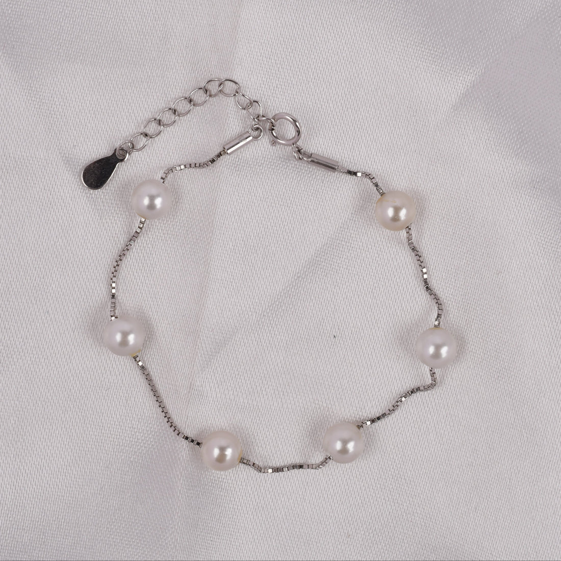 Single Line Pearl Bracelet