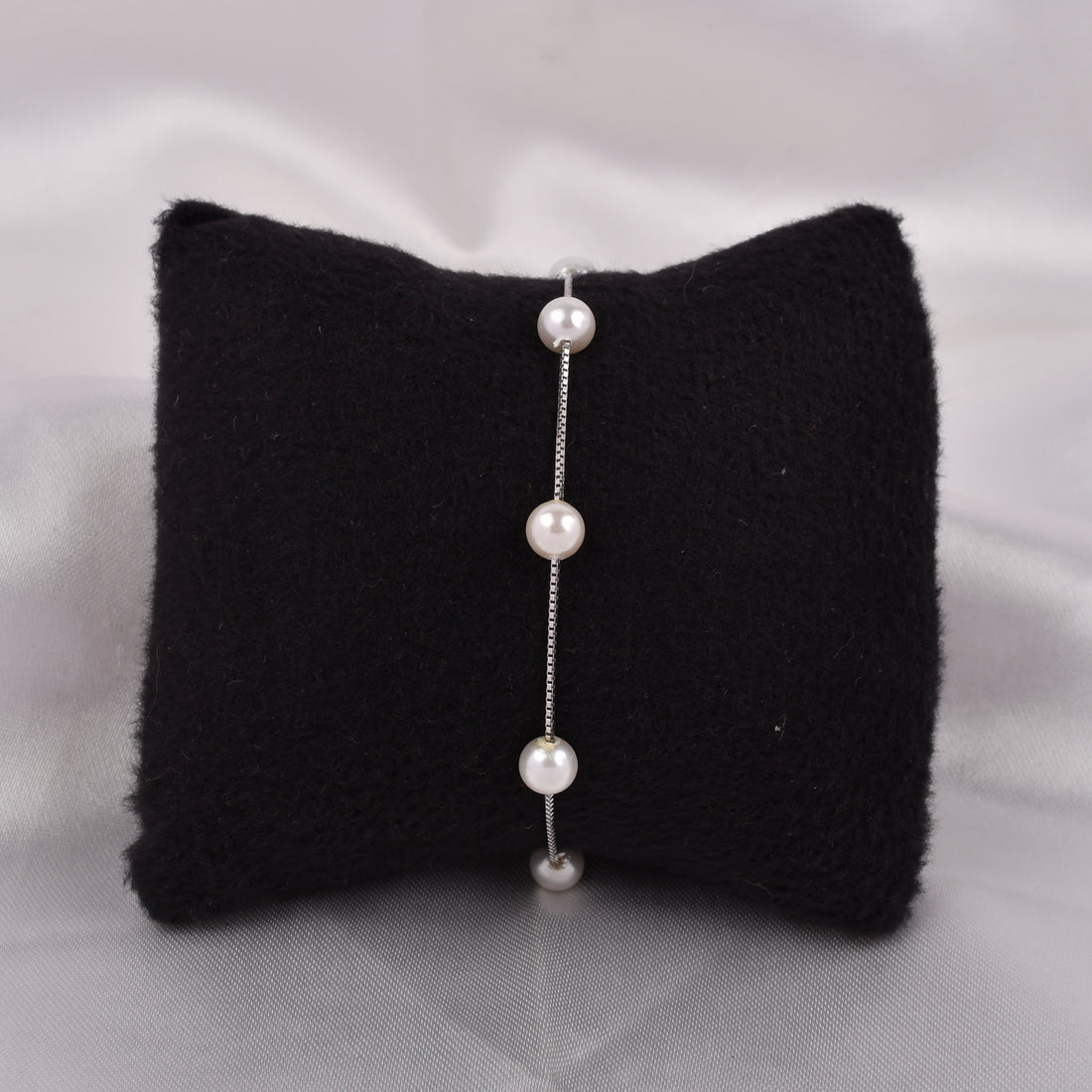 Single Line Pearl Bracelet