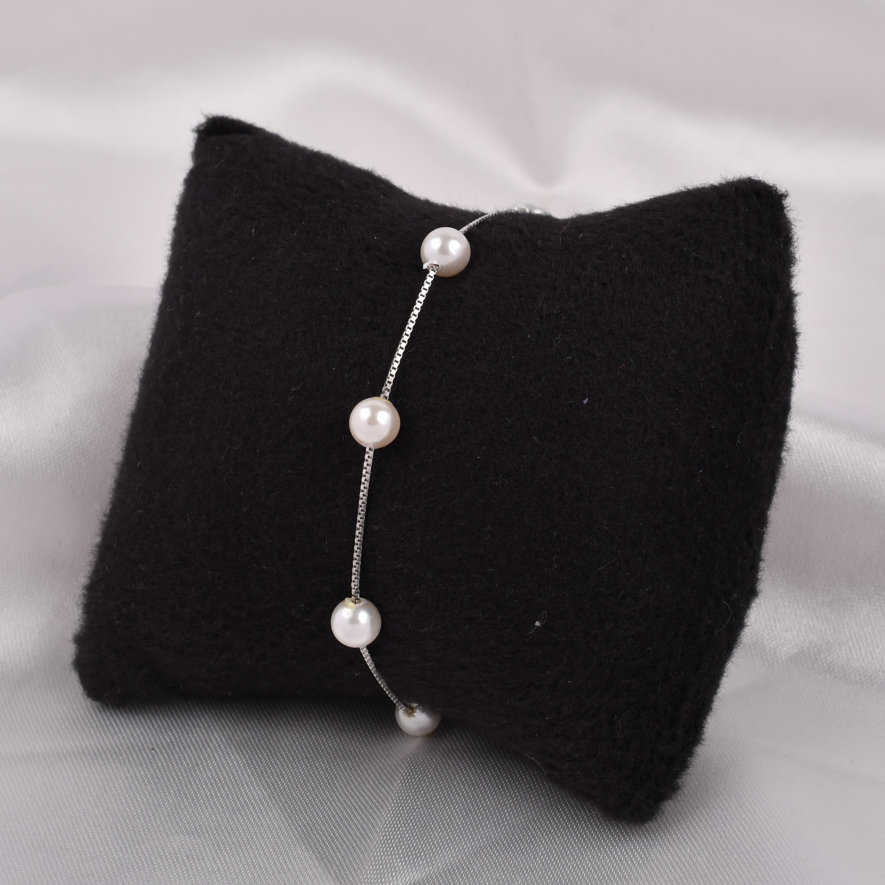 Single Line Pearl Bracelet