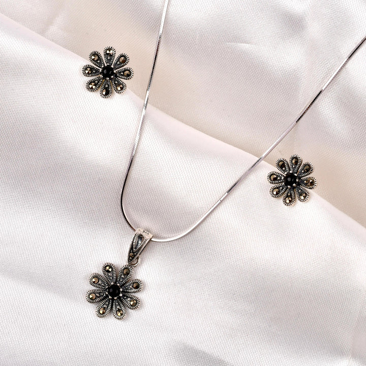 Noir Floral Pendant Set